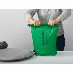 Therm-a-Rest BlockerLite Pump Sack 6 Therm-a-Rest BlockerLite Pump Sack -Climbing Accessories Outlet Shop 13228 thermarest blockerlite pump sack pine 20 liters inuse 98004.1626823002