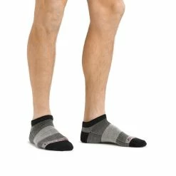 Darn Tough 1437 No Show Lightweight - Men's 7 Darn Tough 1437 No Show Lightweight - Men's -Climbing Accessories Outlet Shop 1437 charcoal model rsz 18577.1676933061