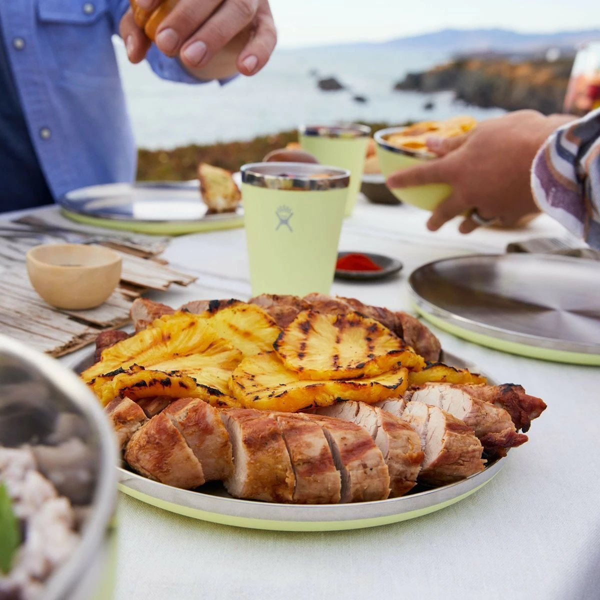 Hydro Flask 10-inch Plate (Fall 2022) 2 Hydro Flask 10-inch Plate (Fall 2022) - Image 2