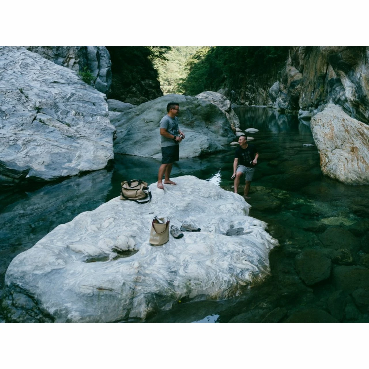 Snow Peak Camping Bucket Small 4 Snow Peak Camping Bucket Small - Image 4