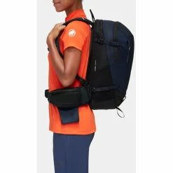 Mammut Lithium 20 - Women's 12 Mammut Lithium 20 - Women's -Climbing Accessories Outlet Shop mam lithium 20 women marine black on model2 rsz 53082.1674518314