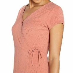 Sherpa Padma Wrap Dress - Women's (Spring 2022) -Climbing Accessories Outlet Shop padma wrap dress brick model front rsz 52728.1664924748