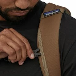 Patagonia Black Hole Pack 25L (Fall 2022) 20 Patagonia Black Hole Pack 25L (Fall 2022) -Climbing Accessories Outlet Shop wbs20 49297 coi jbstrap rsz 64755.1660589362.1280.1280 14557.1674073675